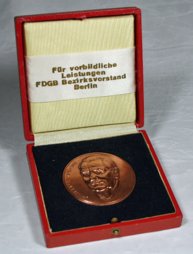 Medaille im Originaletui - Wilhelm Pieck