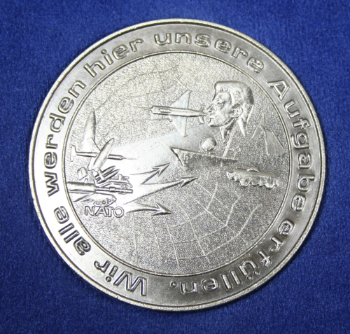 Medaille im Originaletui - Kampf gegen die Nato